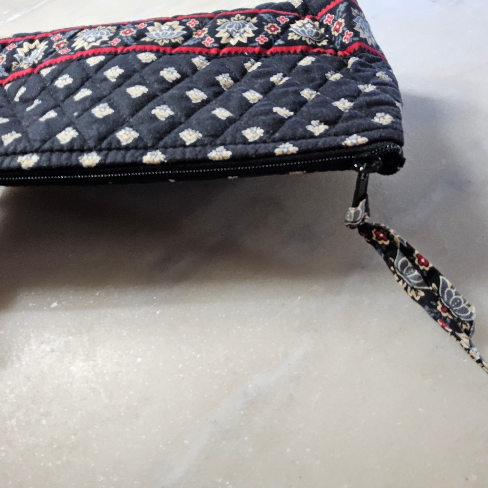 Vera Bradley Quilted Wristlet Clutch Bag Black Floral Travel‎ Cosmetic Makeup - Picture 5 of 13
